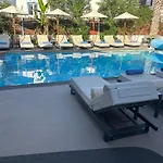 Katerina Apartmanhotel Párosz